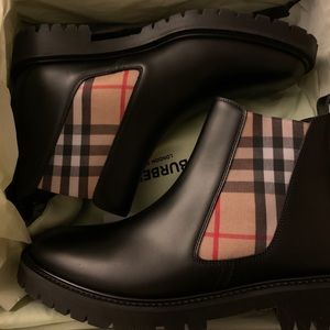 Burberry women’s Chelsea boots